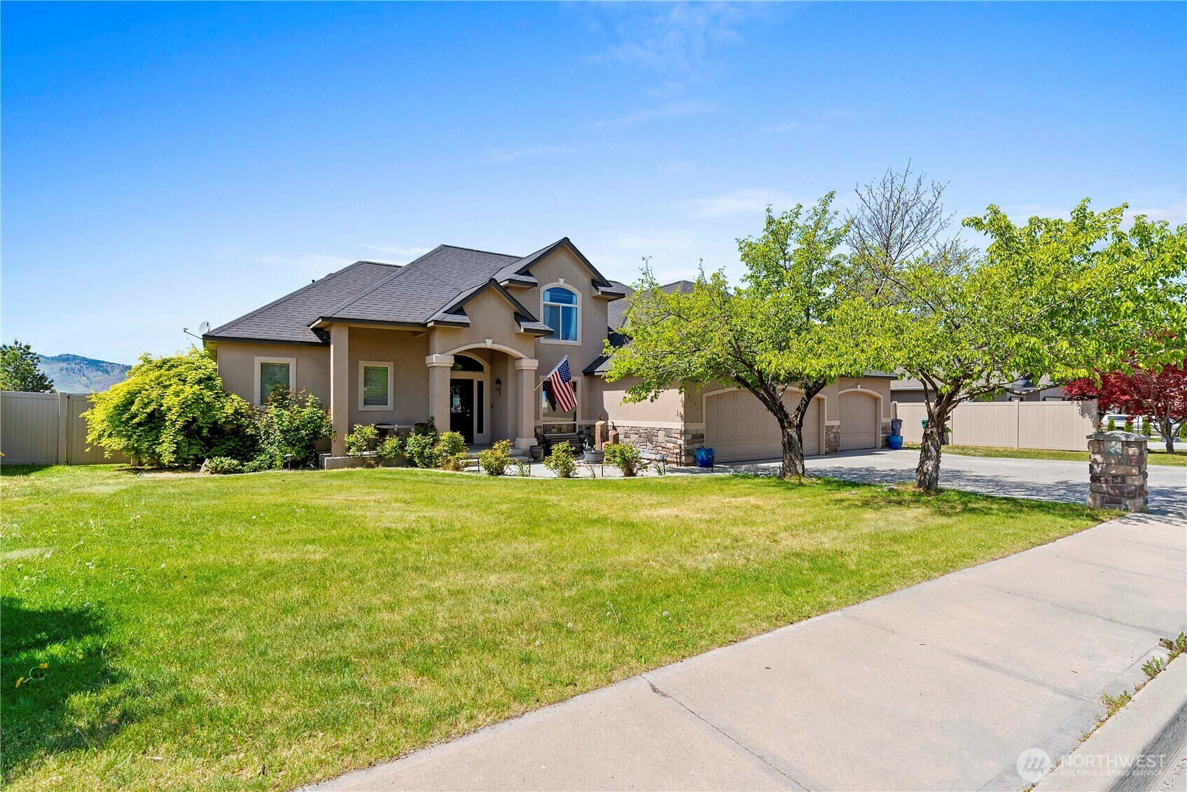 Property Photo: 2541 Fancher Heights Boulevard WA 98802