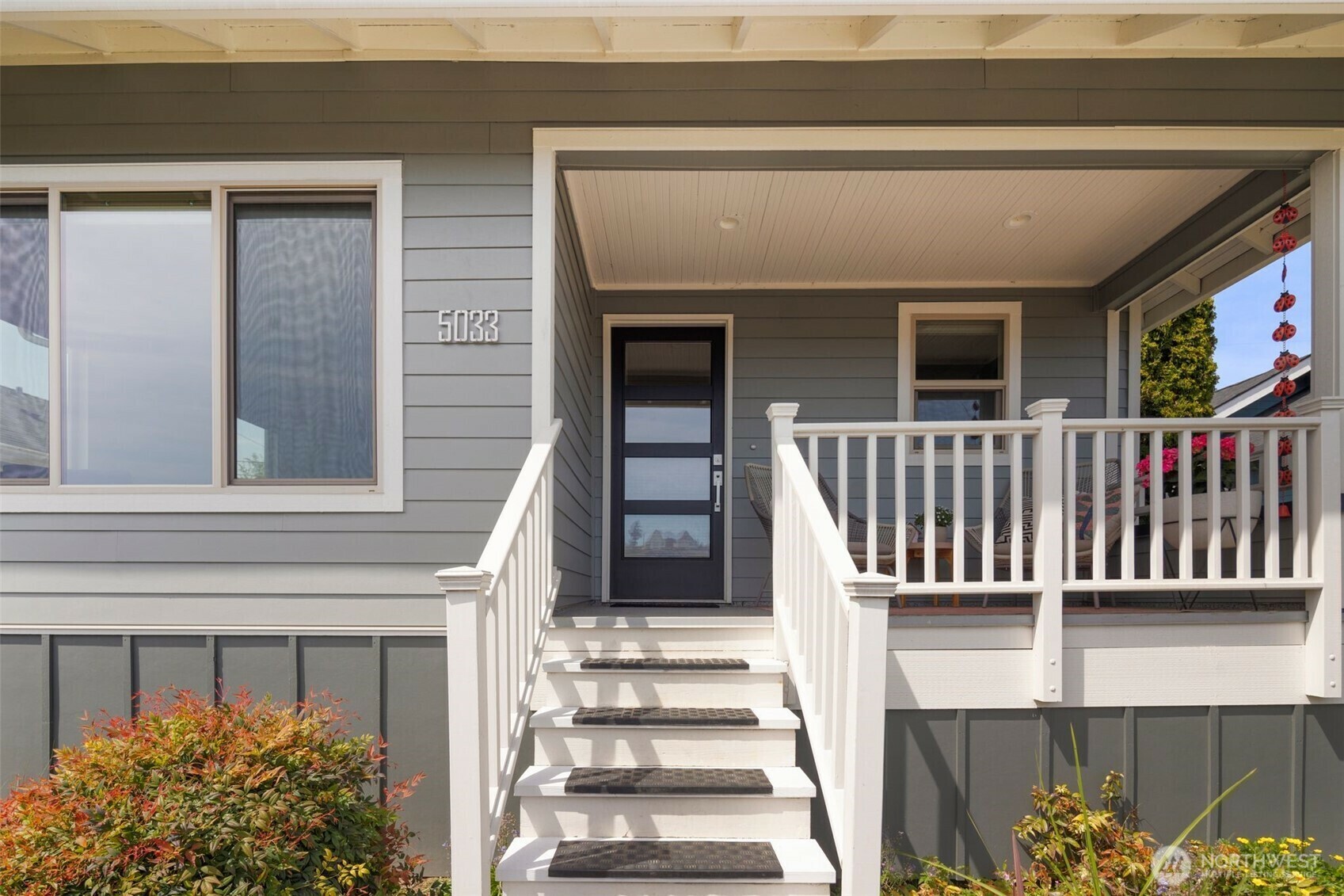 Property Photo: 5033 40th Avenue SW WA 98136
