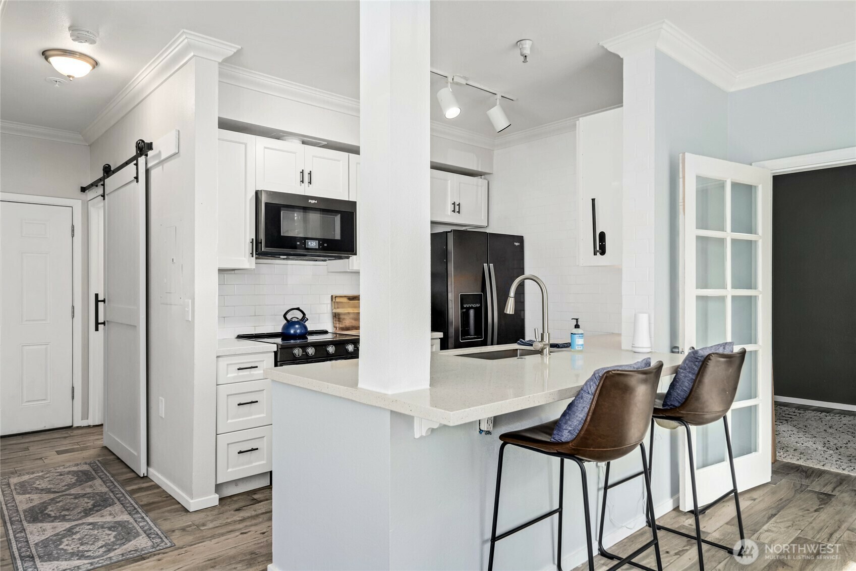 Property Photo: 801 Rainier Avenue N E128 WA 98057