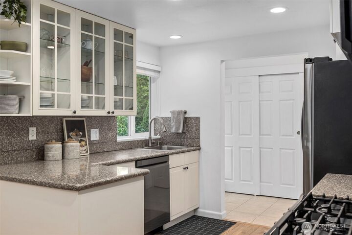 Property Photo: 1021 Olympia Avenue NE WA 98056