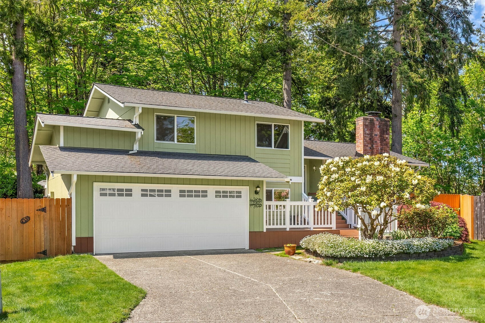 Property Photo: 12902 SE 158th Place WA 98058