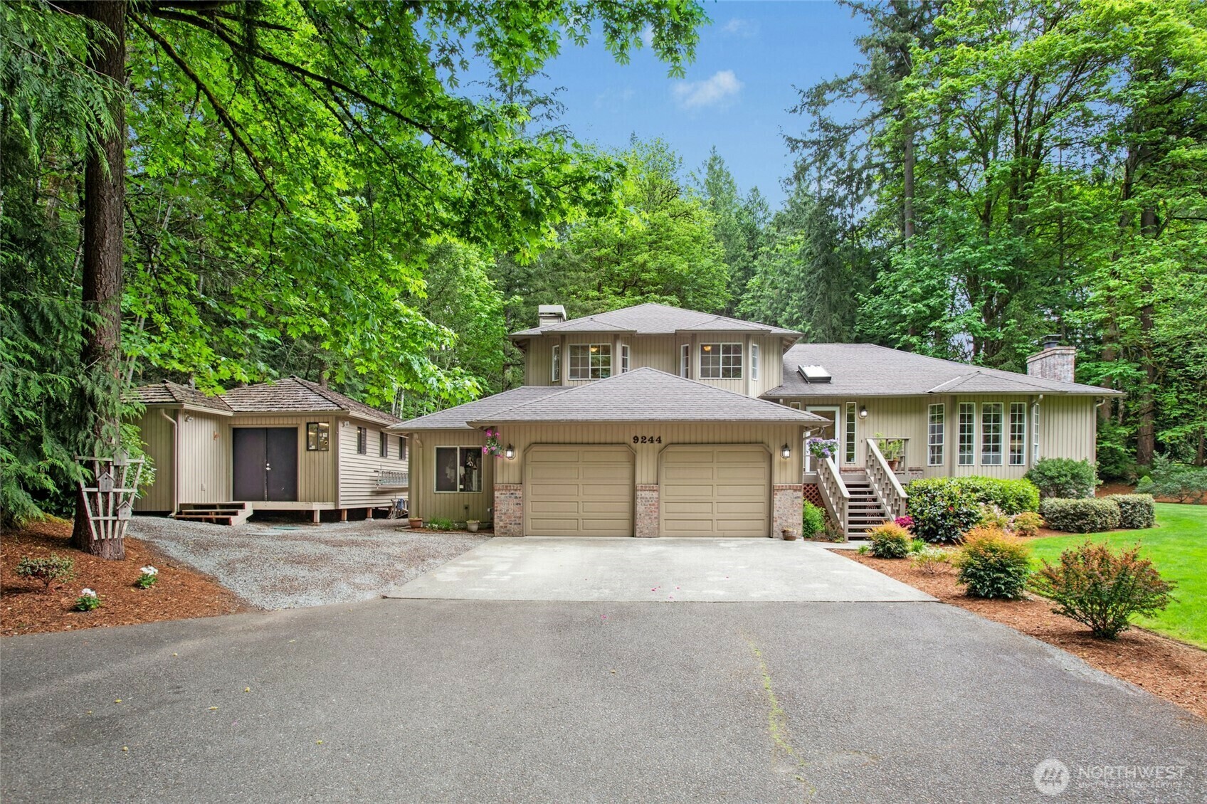 Property Photo: 9244 215th Avenue NE WA 98053