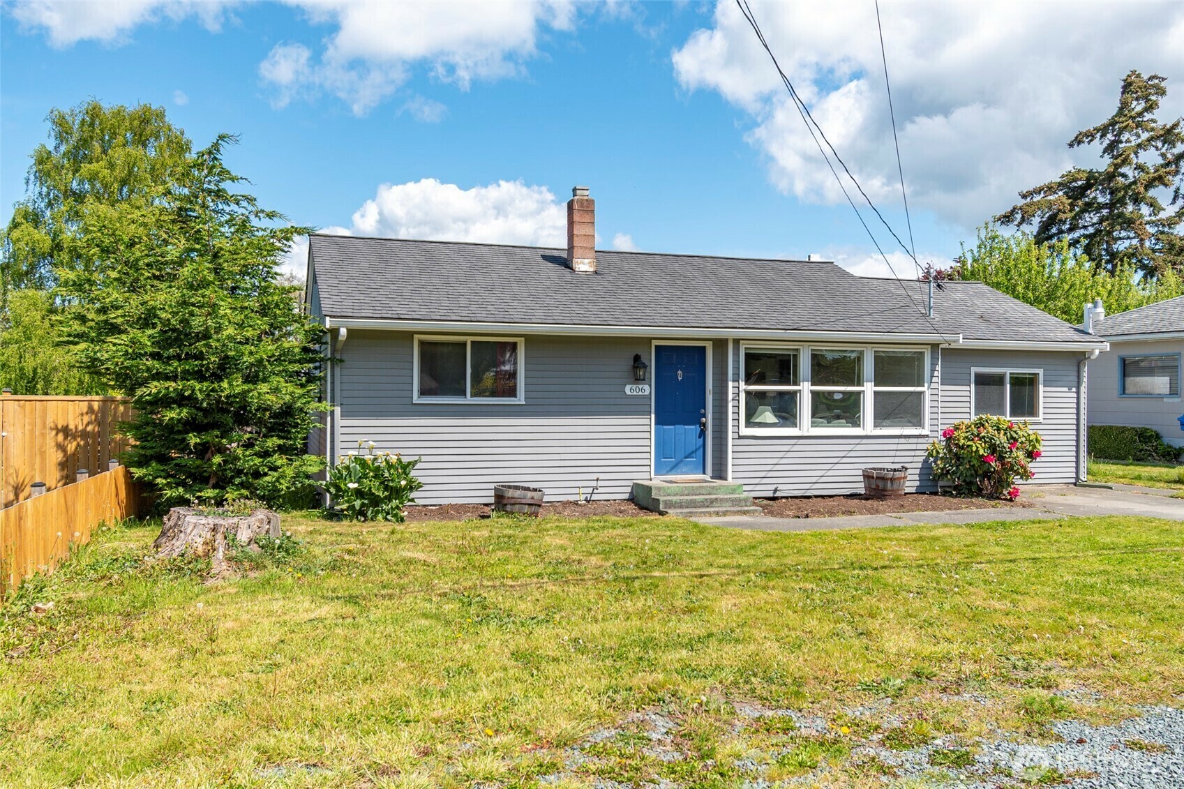 Property Photo: 606 SE 6th Avenue WA 98277