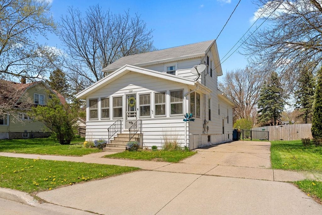 Property Photo:  1322 Otter Avenue  WI 54901-5453 