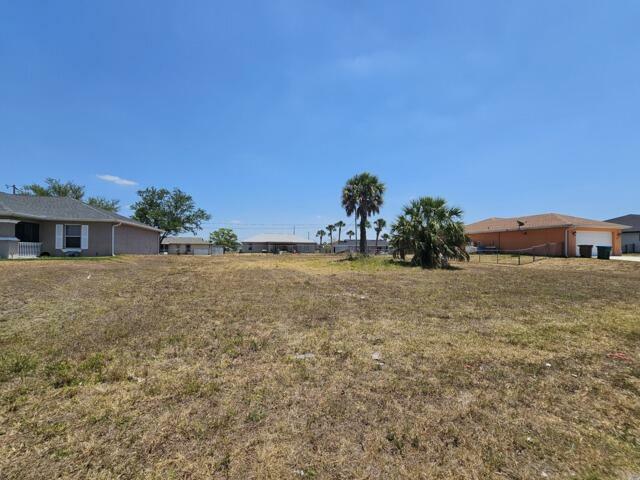 Property Photo: 2623 NE 20th Avenue FL 33909