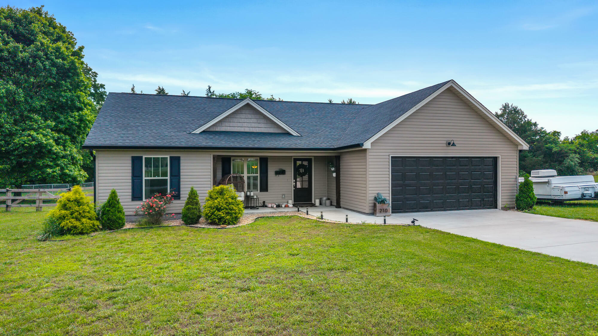 Property Photo: 210 County Road 793 TN 37331