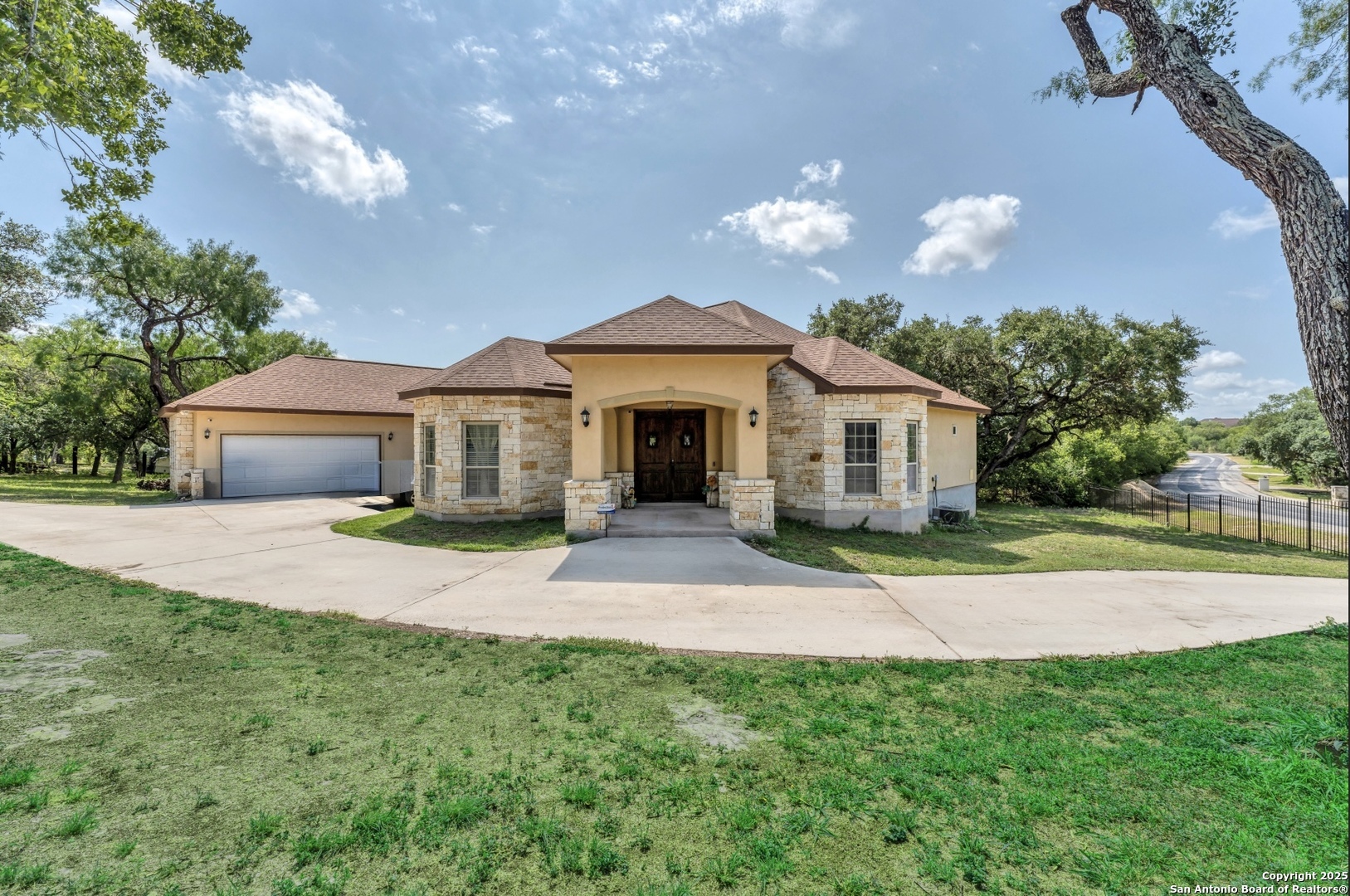 Property Photo: 8210 Roy Ln TX 78250