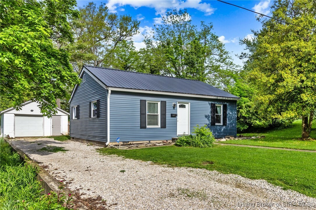 Property Photo: 910 N College Avenue IN 47167