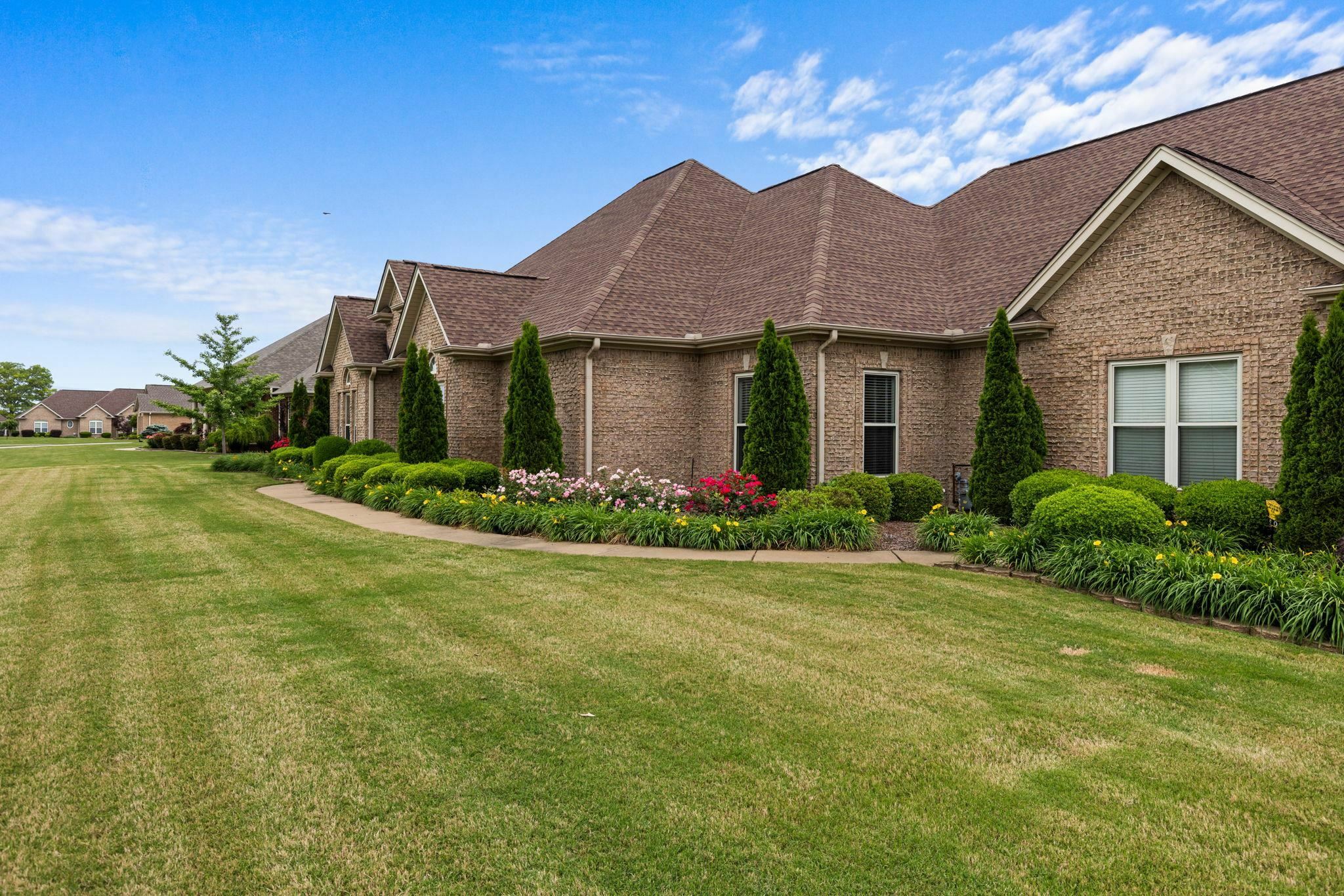 Property Photo: 3105 McGuire Dr AL 35661 - MUSCLE S