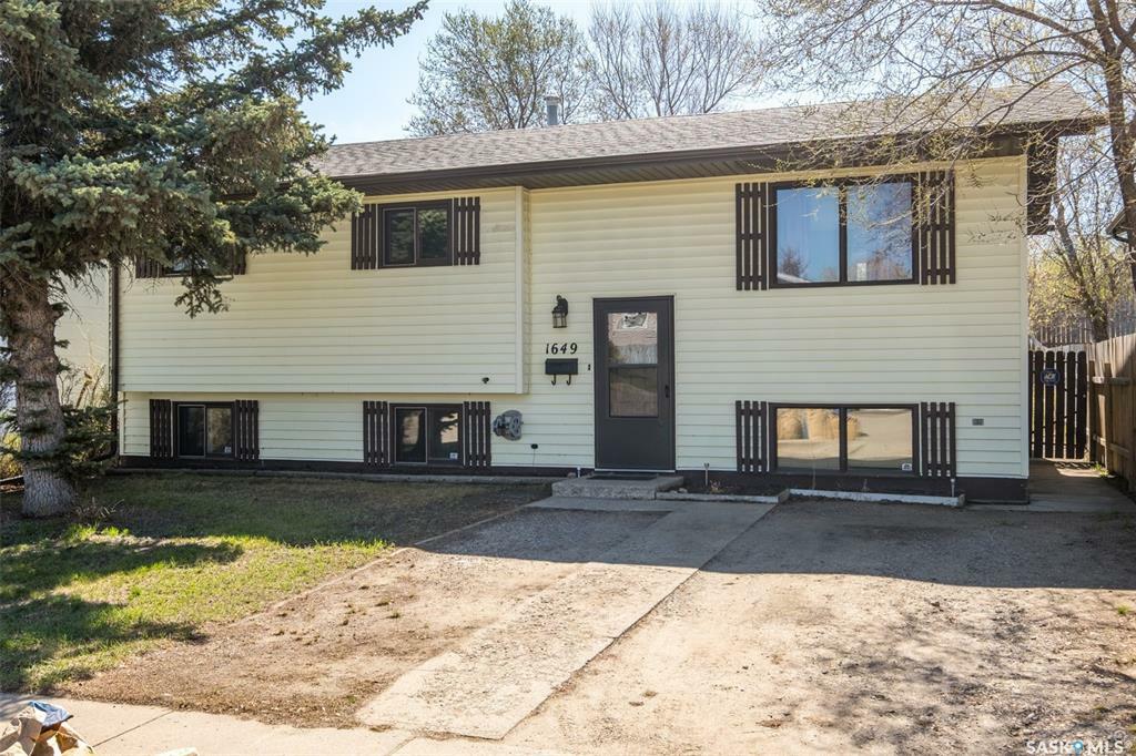 Property Photo: 1649 Muir Drive SK S6V 7T9