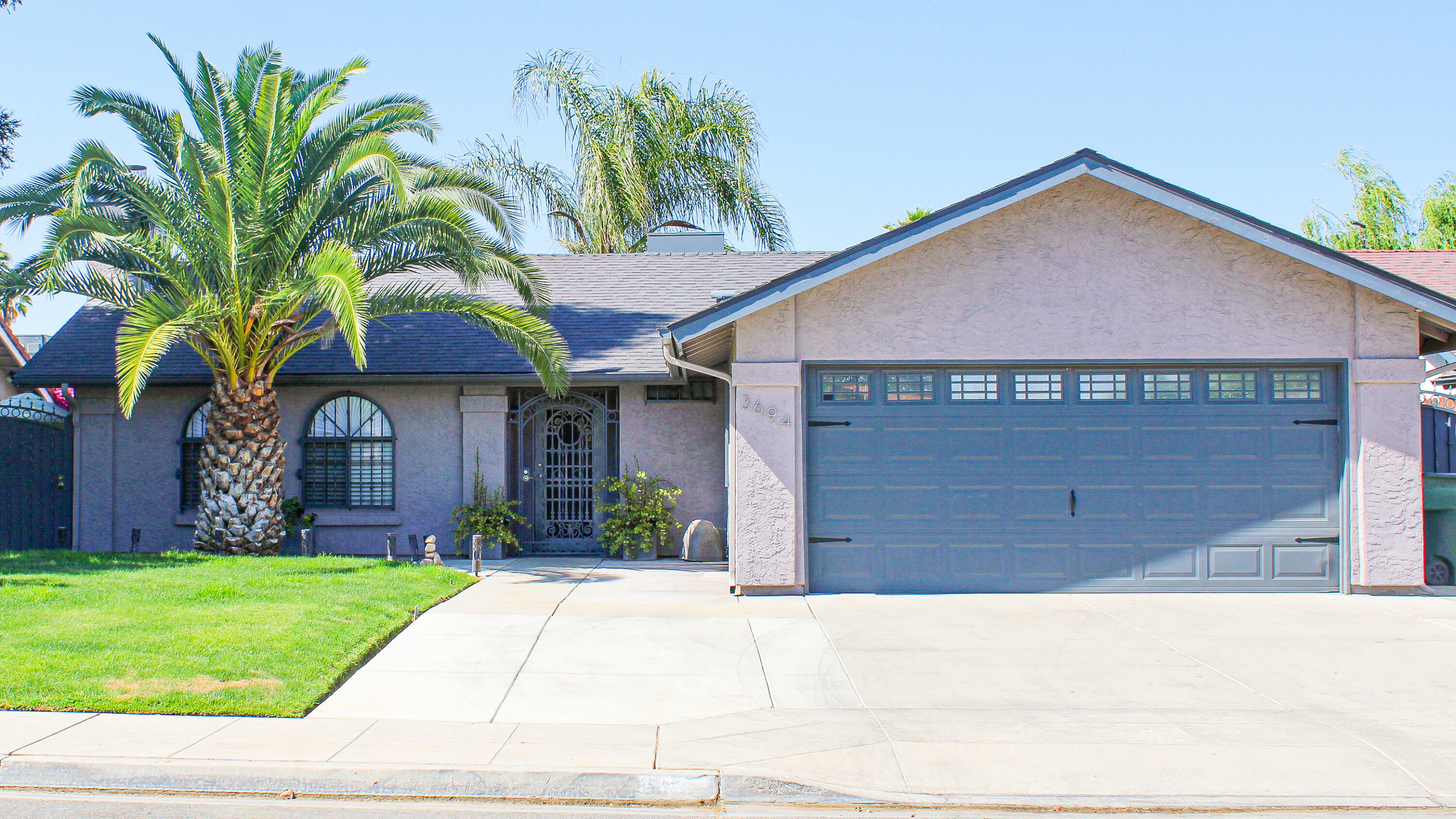 Property Photo: 3694 W Robinson Avenue CA 93722