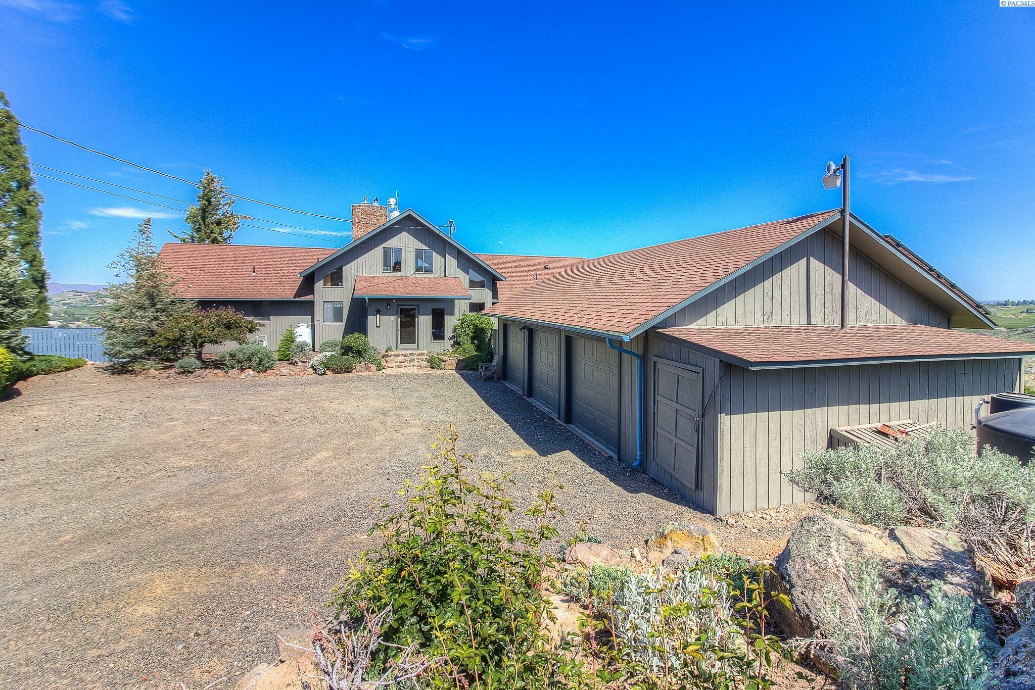 Property Photo: 541 Basalt Springs Way WA 98937