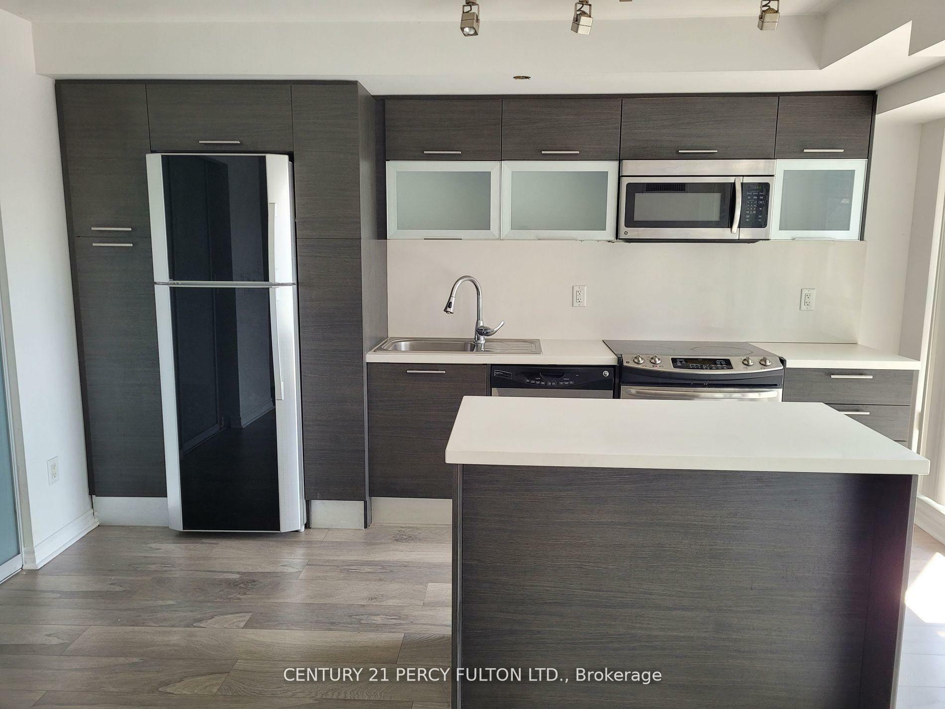 Property Photo: 386 Yonge Street 1511 ON M5B 0A5