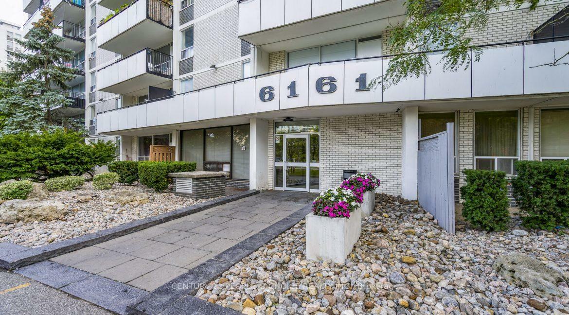 Photo de la propriété: 6161 Bathurst Street ON M2R 1Z5