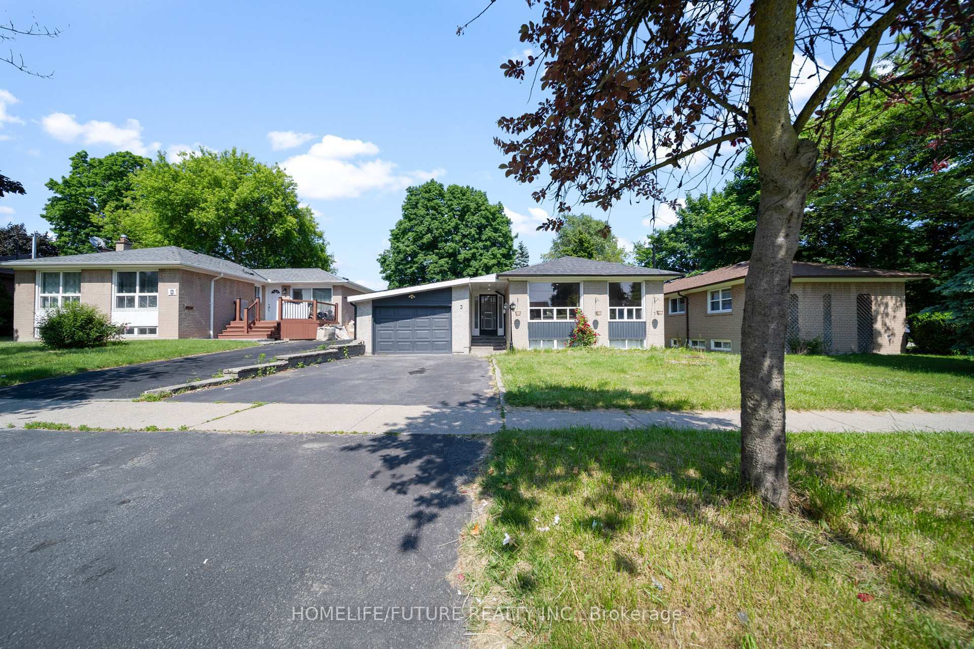 Photo de la propriété: 3 Valia Road ON M1E 3V9