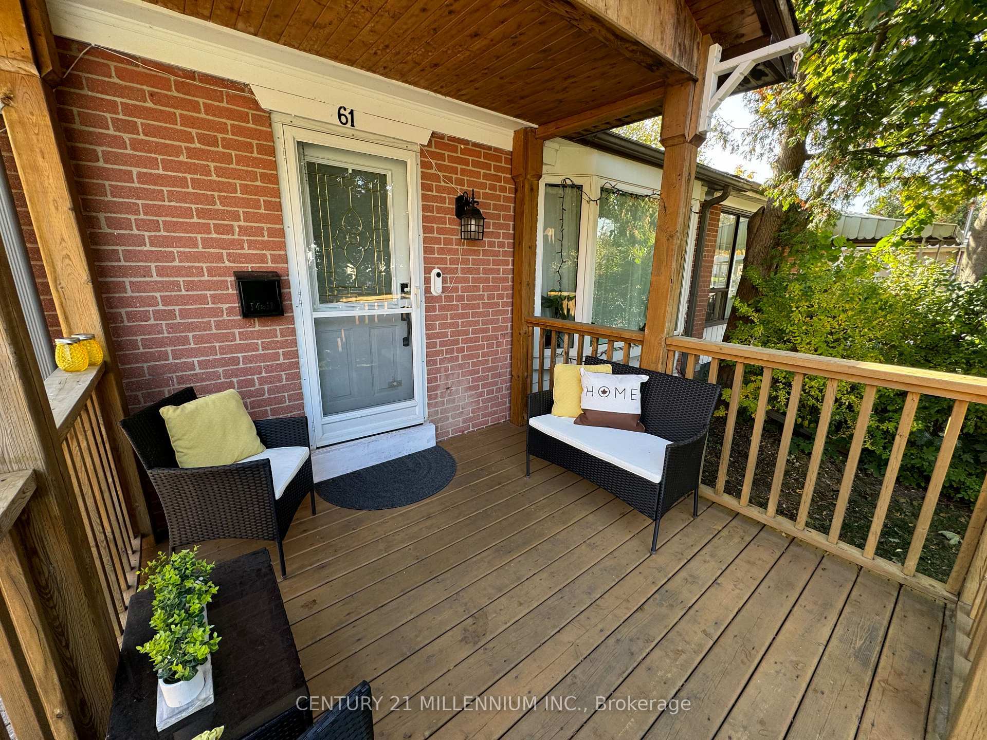 Photo de la propriété: 61 Newlands Avenue ON M1L 1S1