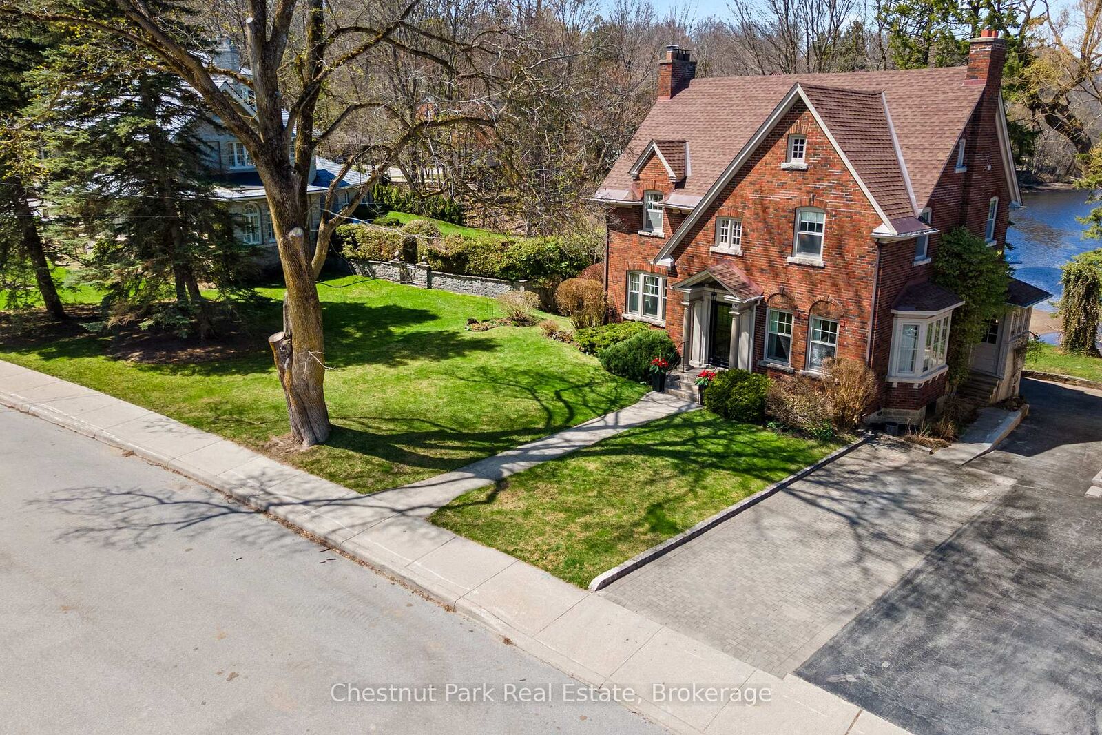 Property Photo: 190 4th Street W ON N4K 3J9