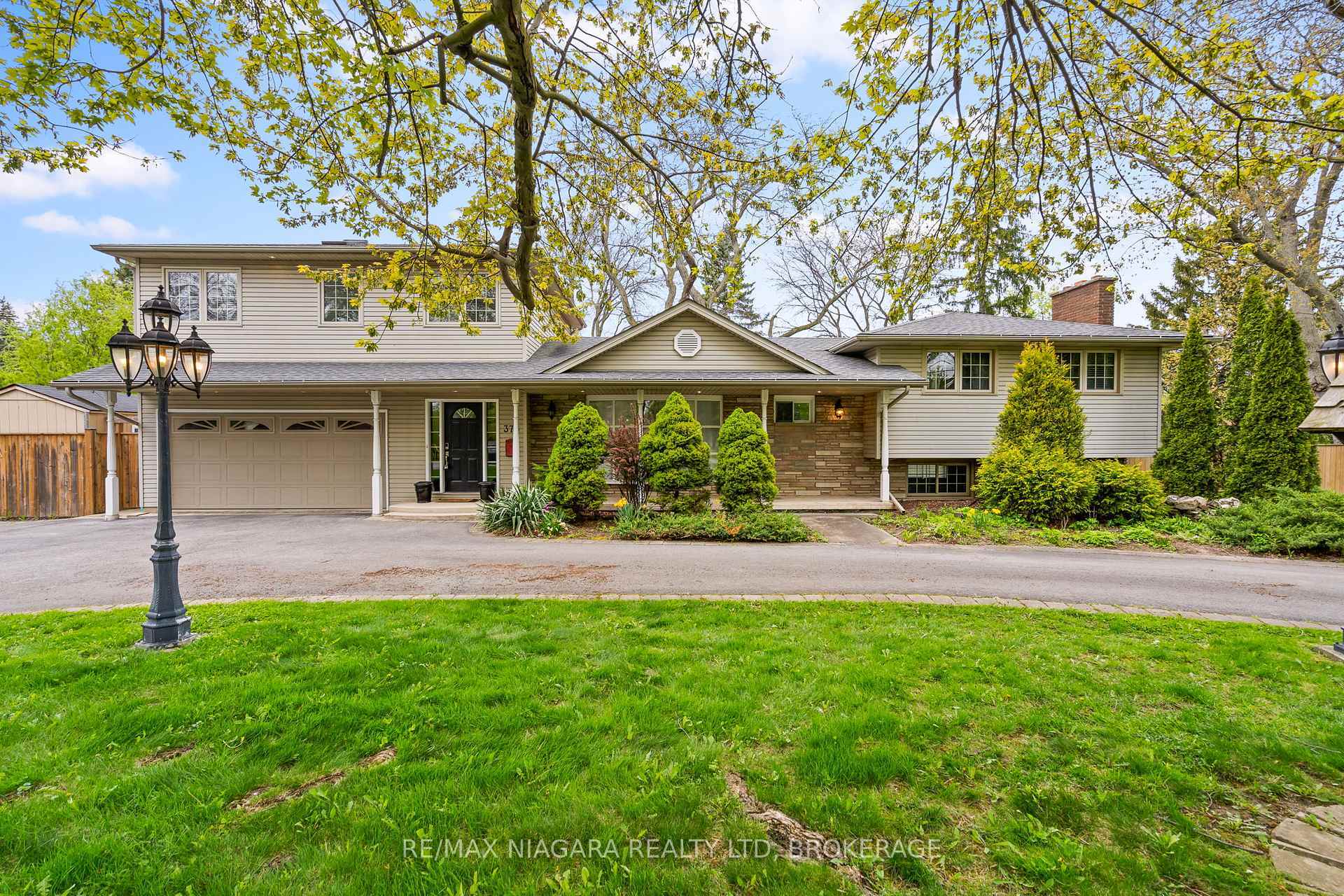 Property Photo:  375 Mississauga Street N  ON L0S 1J0 