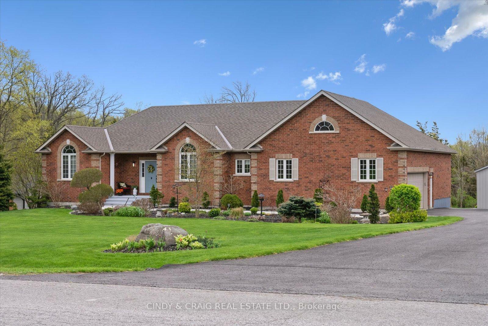 Property Photo: 43 Applewood Drive ON K0L 1L0