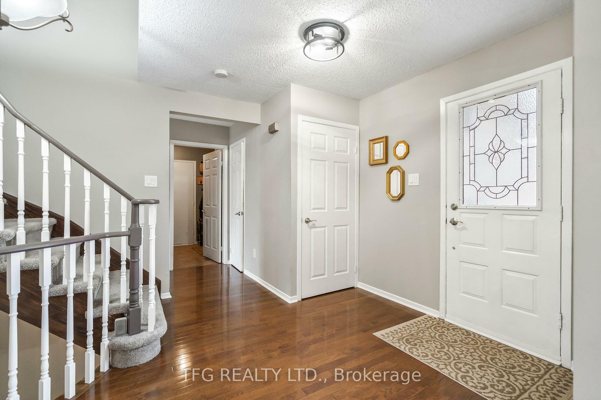 Photo de la propriété: 1272 Maple Ridge Drive ON L1X 1H5