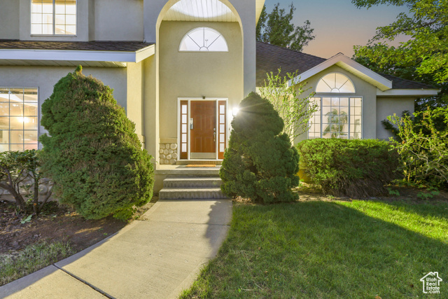 Property Photo: 8017 S Showcase Ln UT 84094