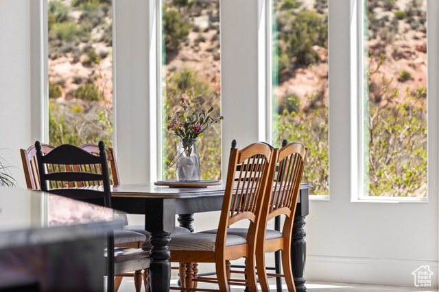 Property Photo: 947 W Amethyst Dr UT 84770