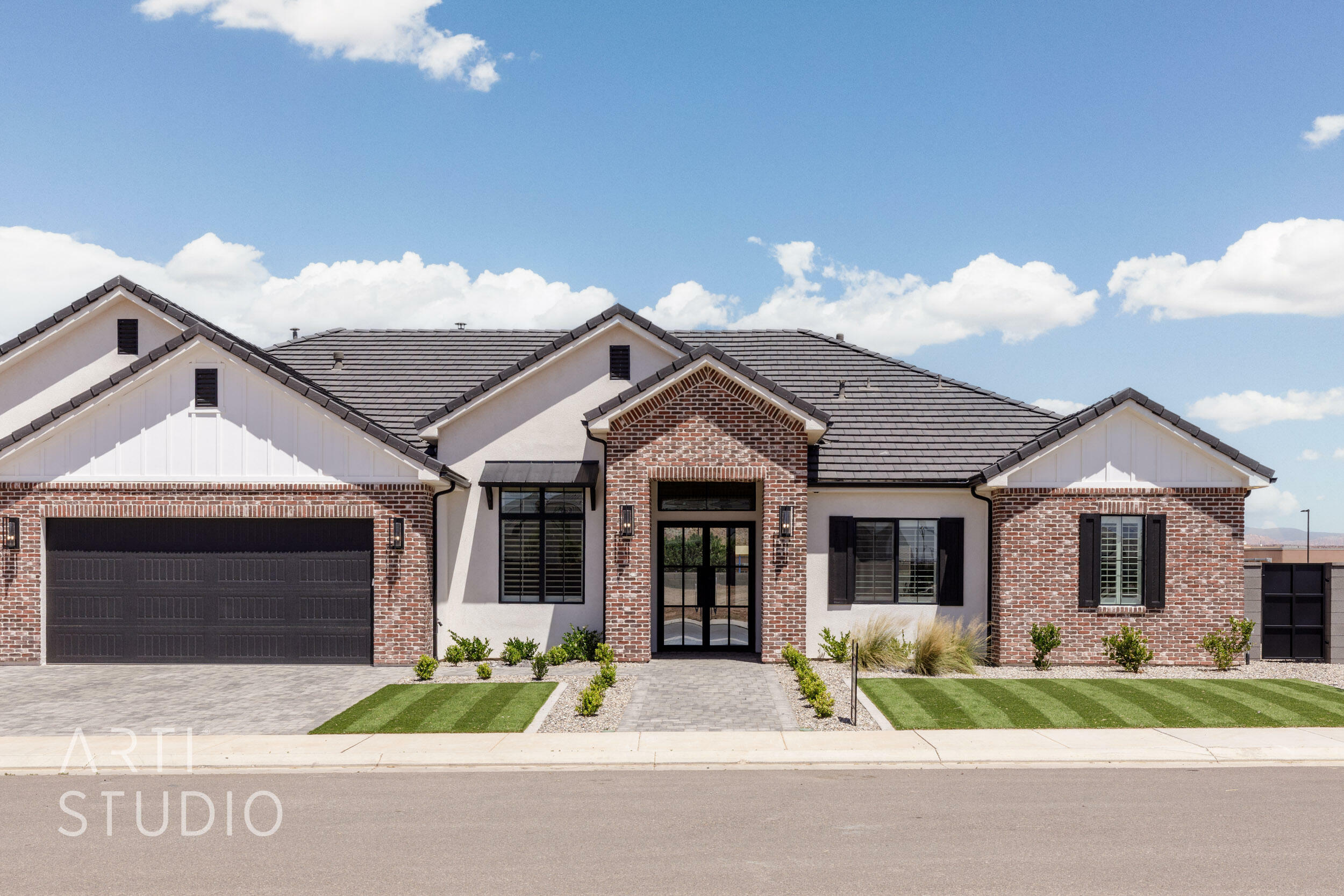 Property Photo: 657 E Royal Ridge Dr UT 84780