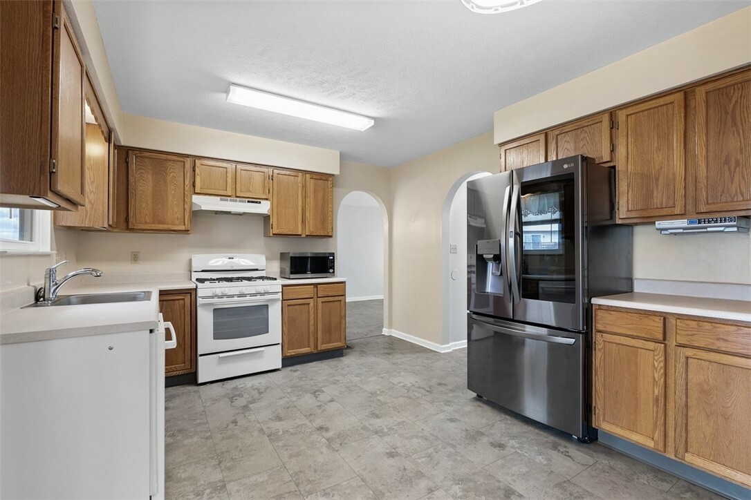 Property Photo: 111 Stratford Ct PA 15672