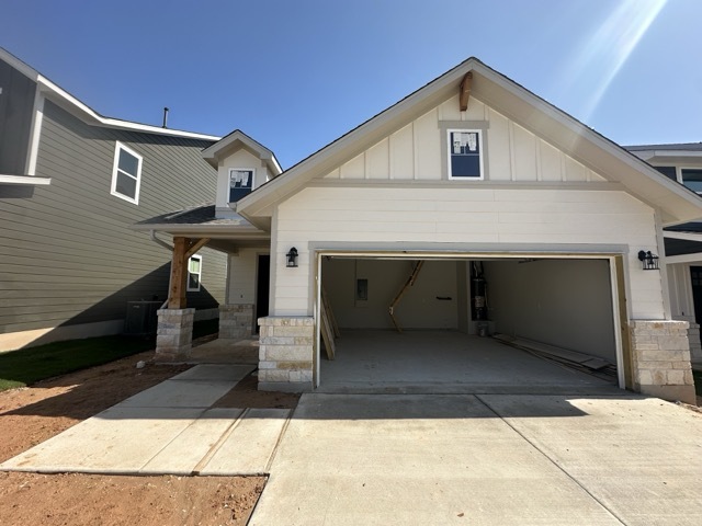 Property Photo: 240 Denali Way TX 78620
