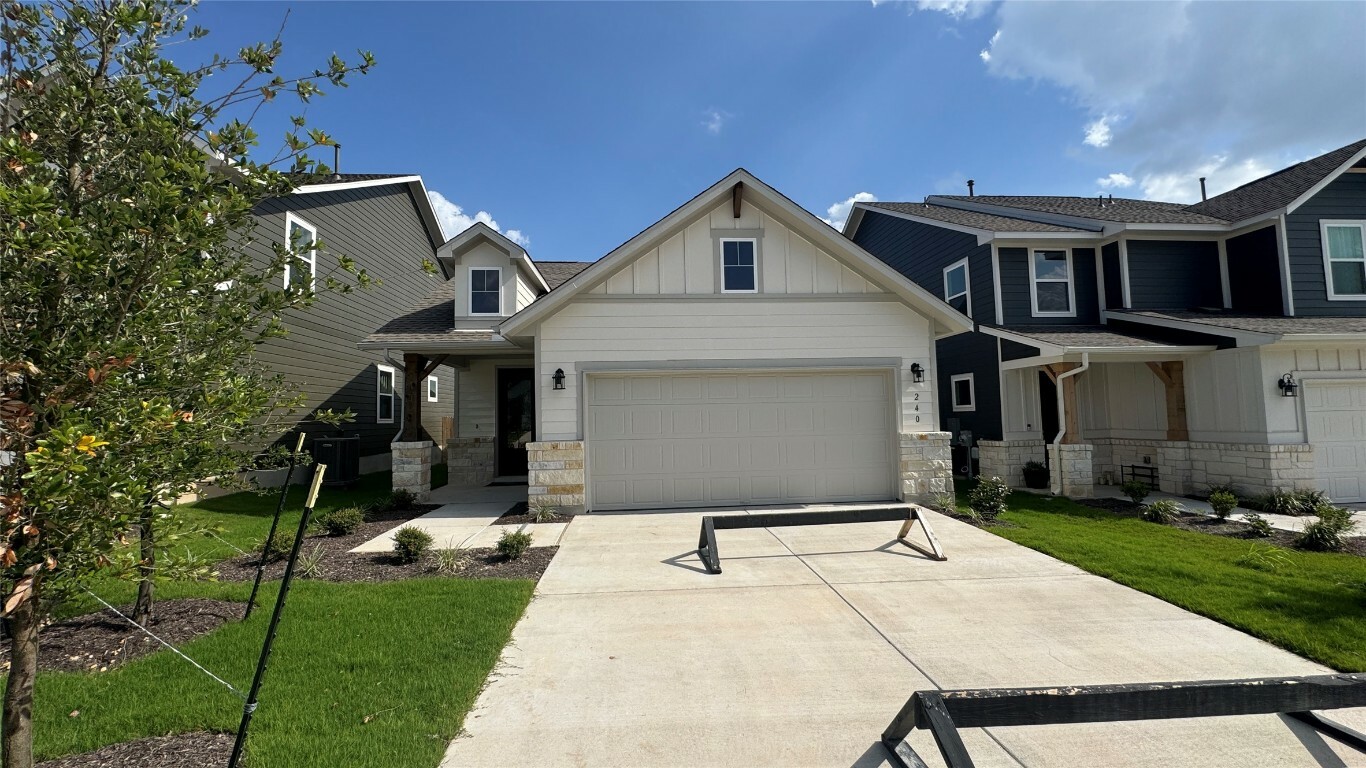 Property Photo: 240 Denali Way TX 78620