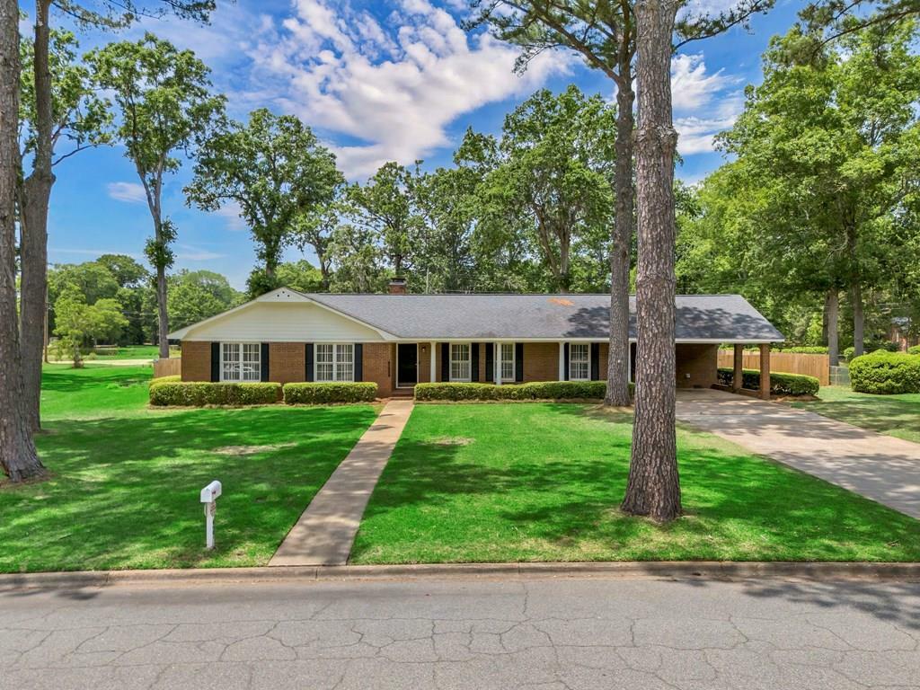 Property Photo: 427 Forest Glen GA 31707