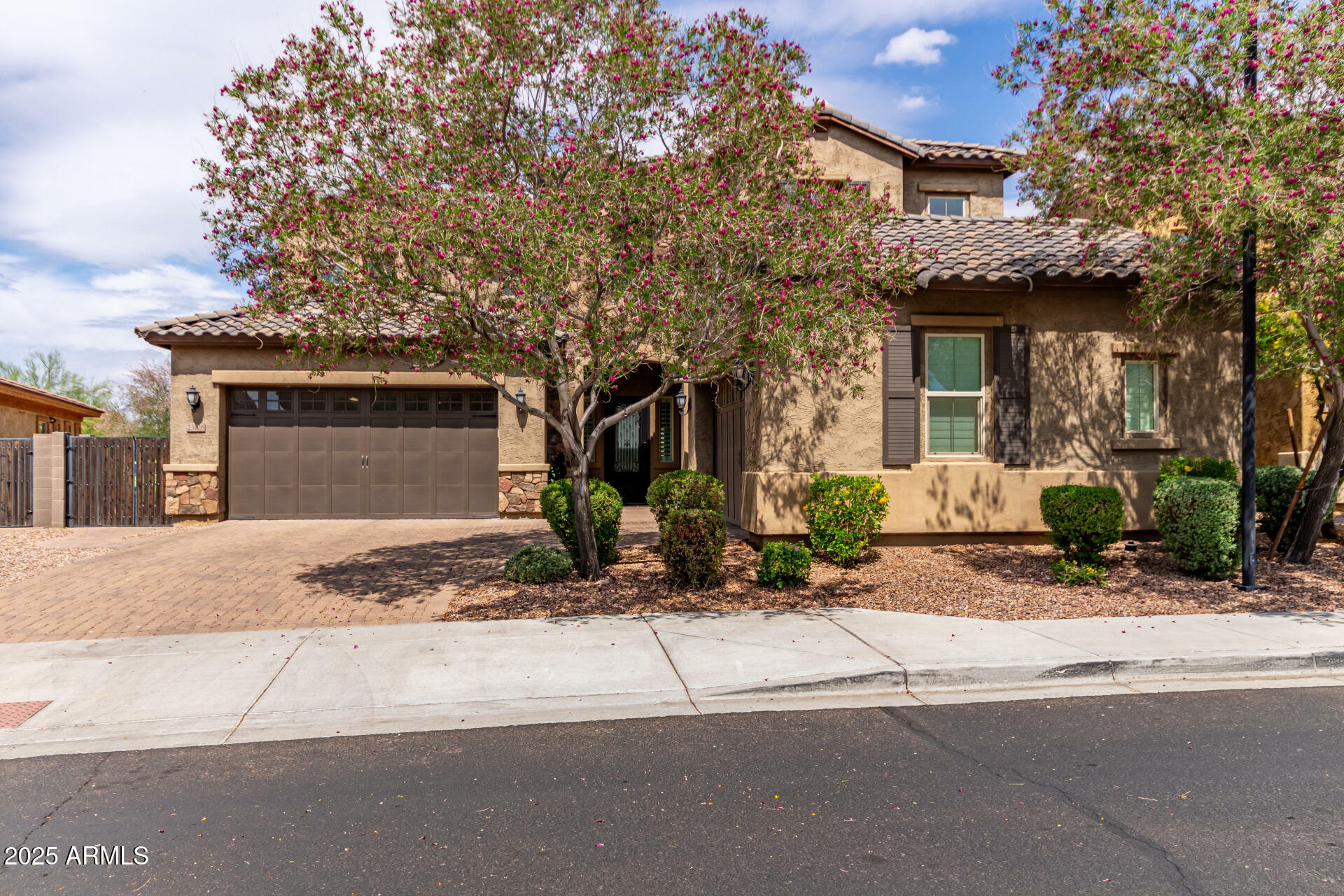 Property Photo:  23126 N 45th Place  AZ 85050 