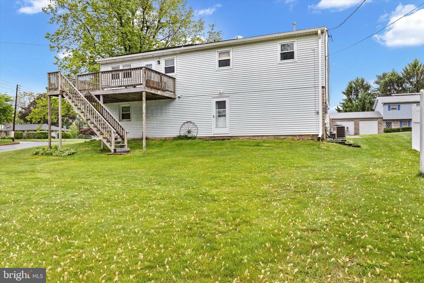 Property Photo:  301 Hillcrest Drive  PA 17070 