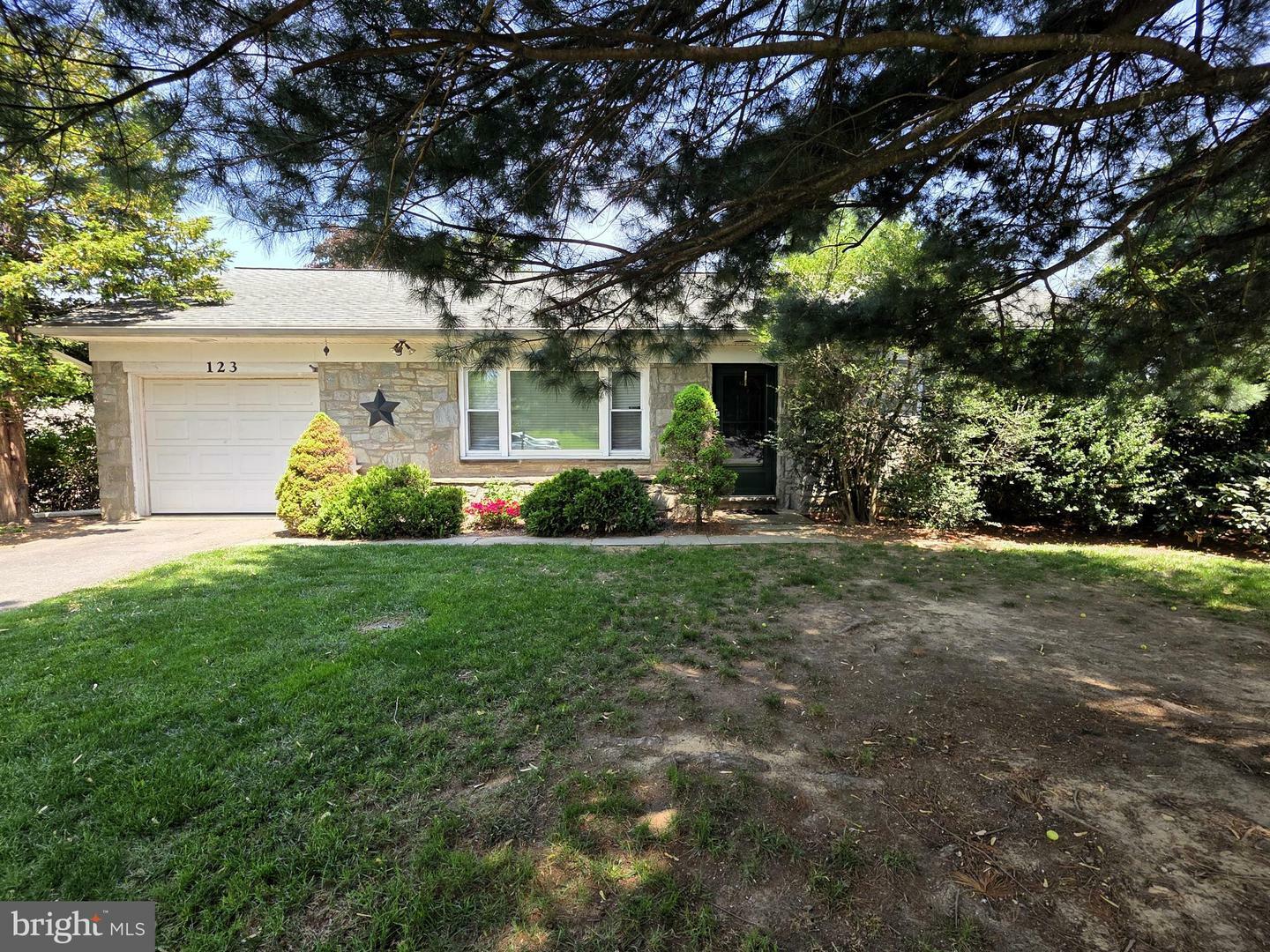 123 Westbrook Drive  Lancaster PA 17603 photo