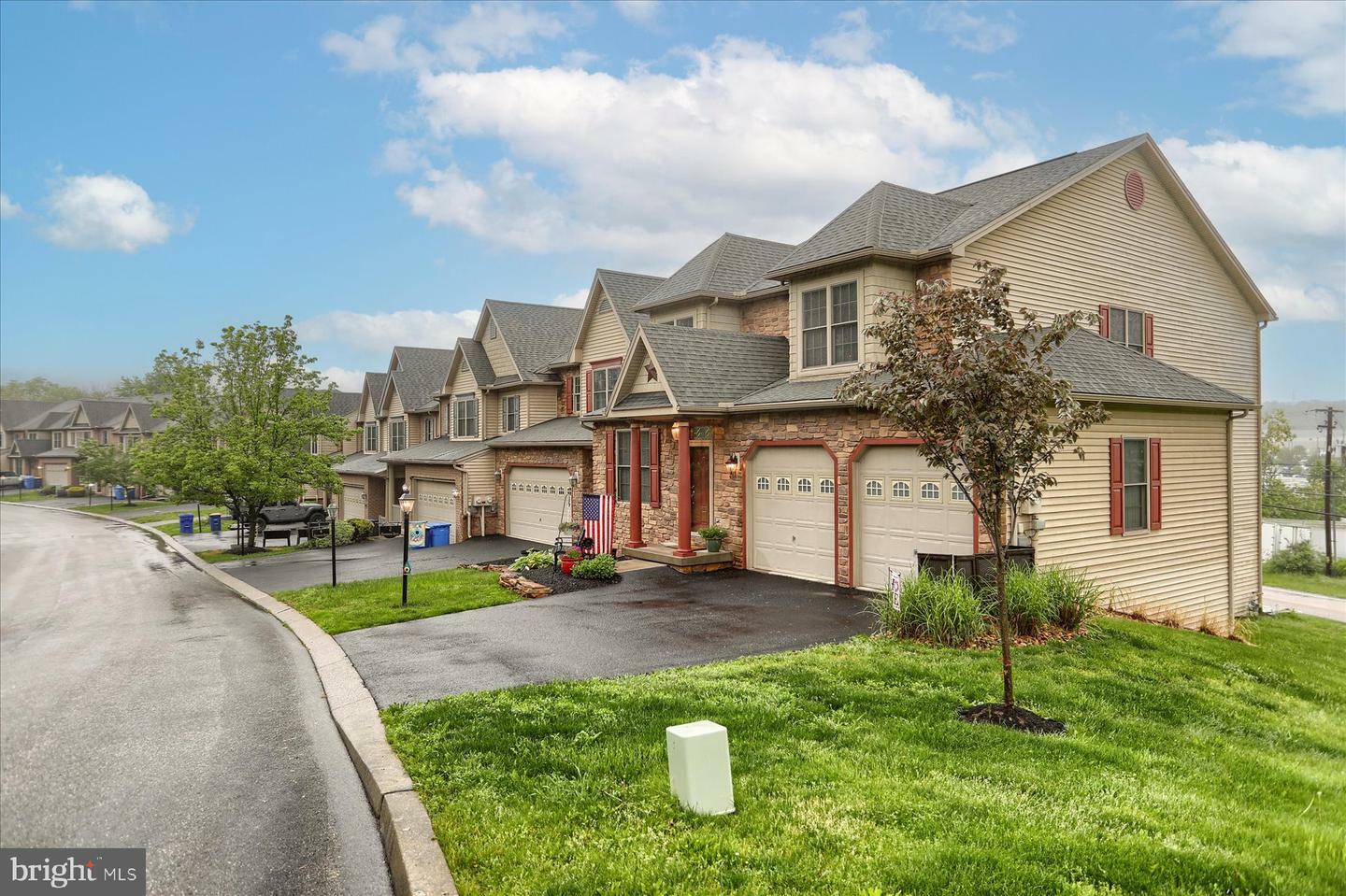 Property Photo: 2 Kingswood Drive PA 17339