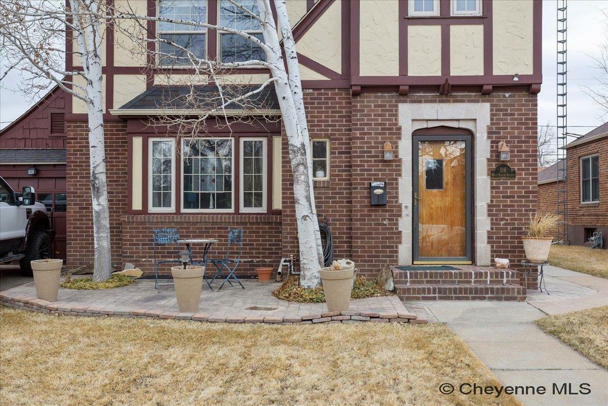 Property Photo: 116 W 2nd Ave WY 82001