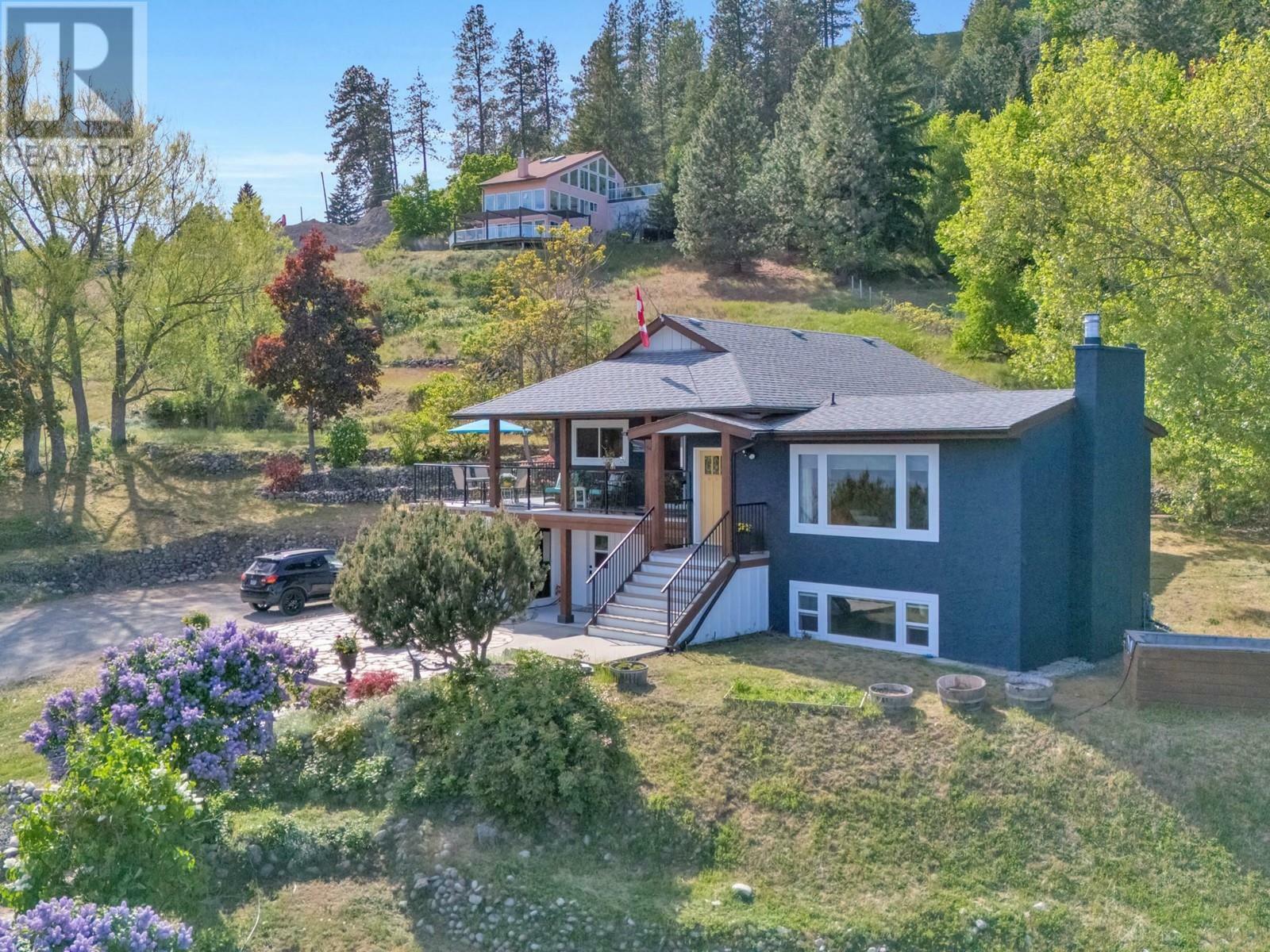 Property Photo: 6090 Somerset Avenue BC V0H 1X4
