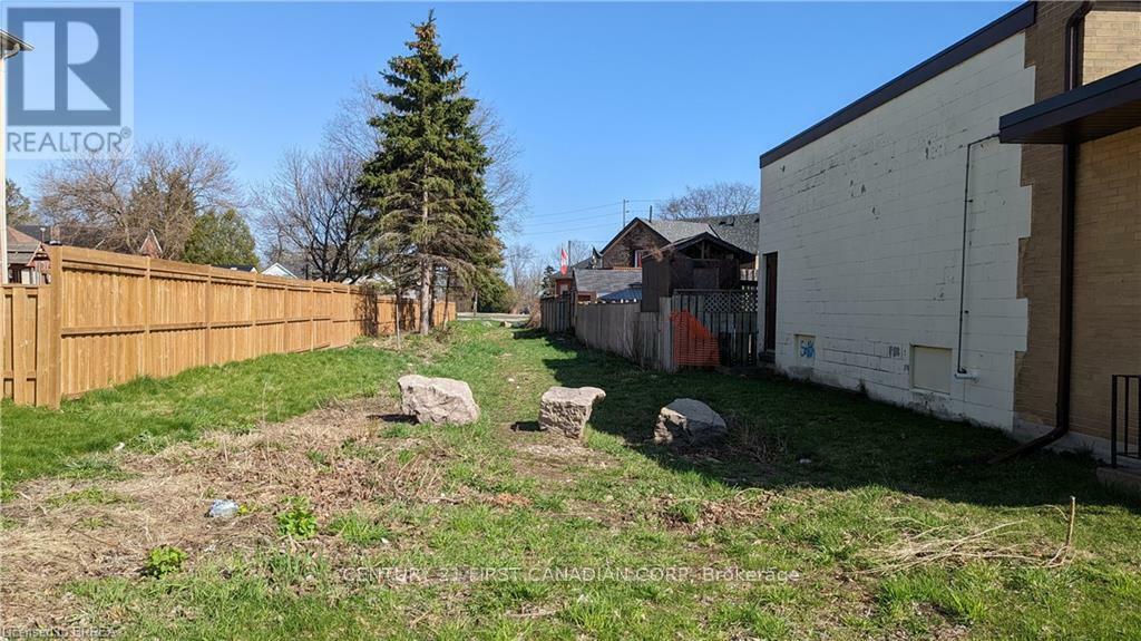 Property Photo:  15 St. Paul Avenue  ON N3T 4E5 