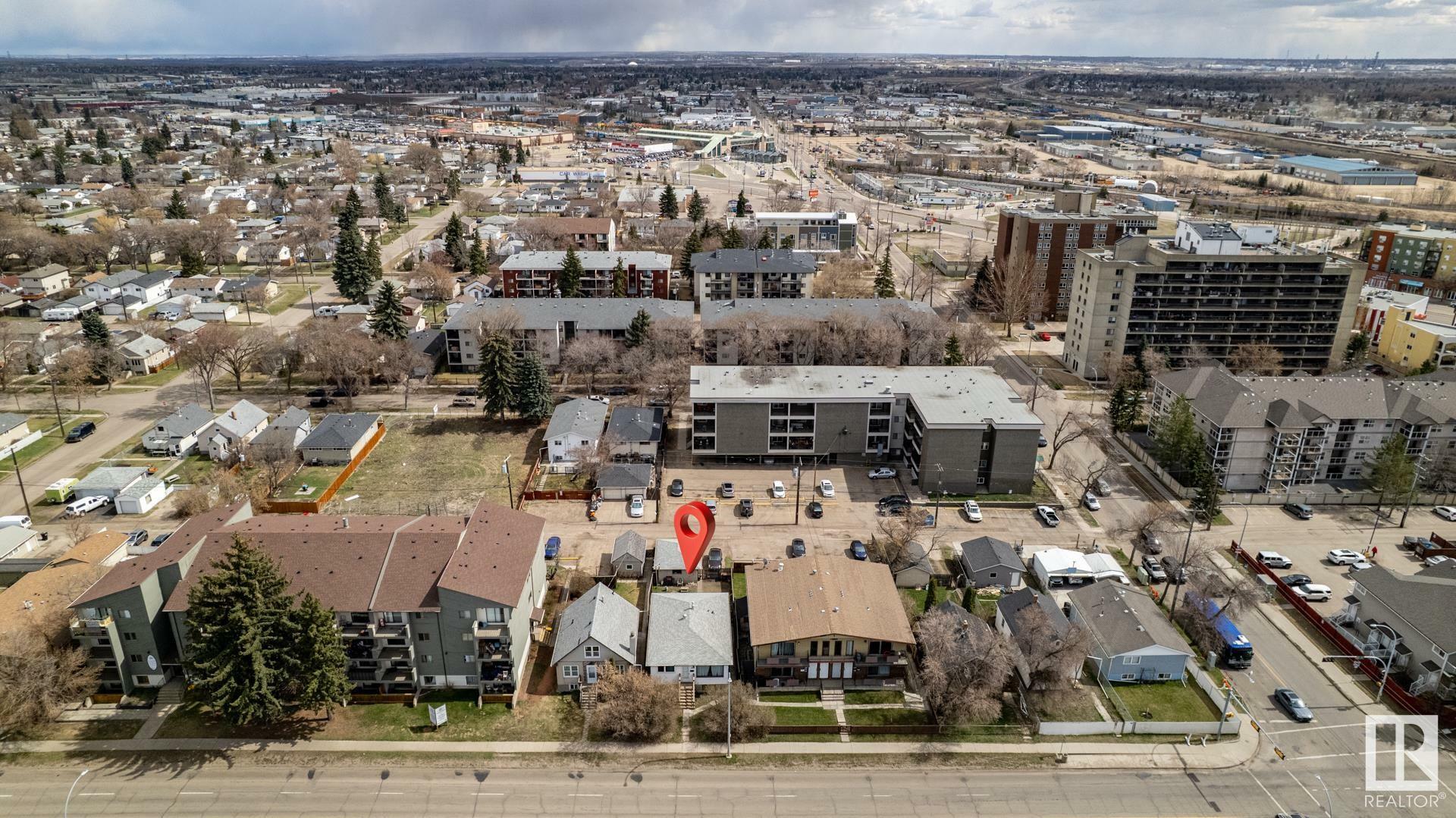 Photo de la propriété: 12917 66 Street NW AB T5C 0A6