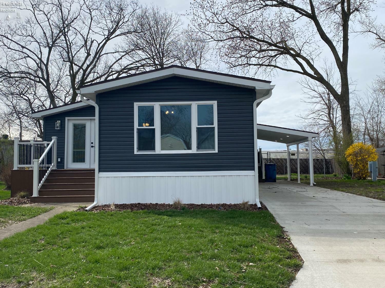 Property Photo: 122 Driftwood Drive OH 43452