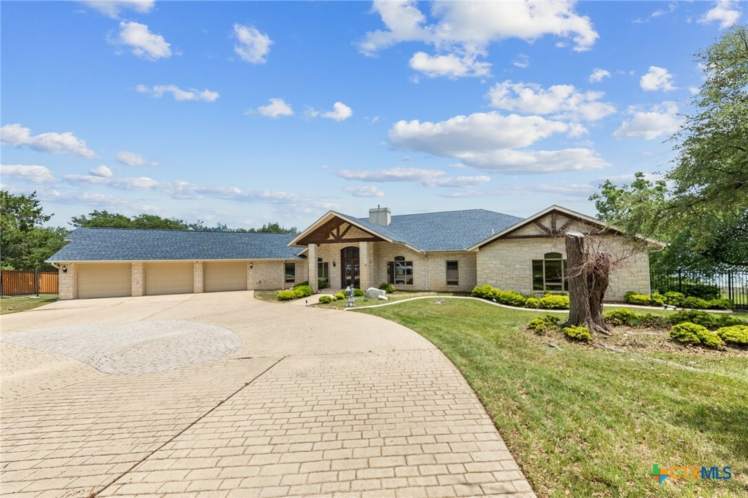 Property Photo: 5001 Lago Vista Drive TX 76513