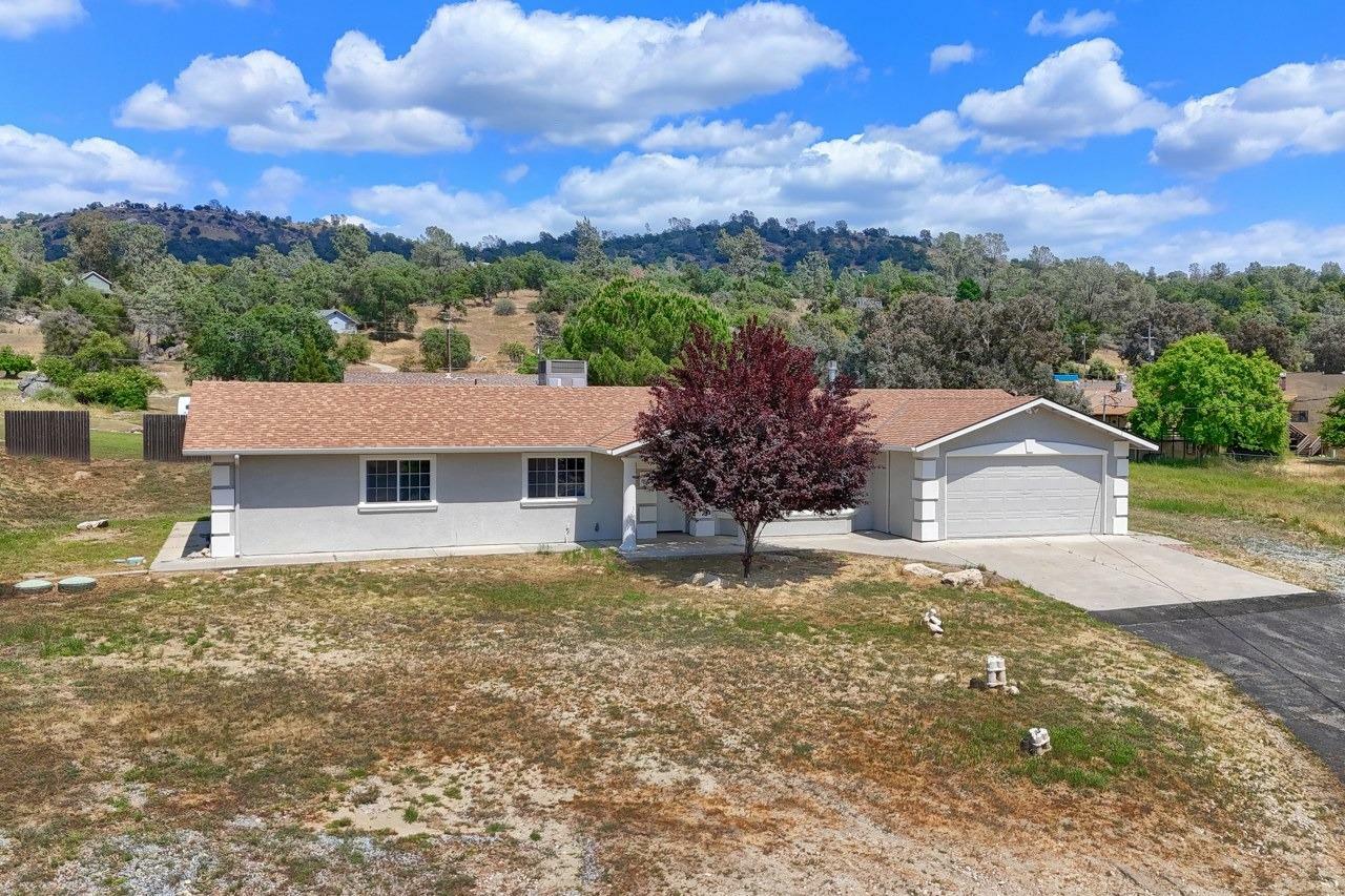Property Photo: 43038 Glacier Lane CA 93614