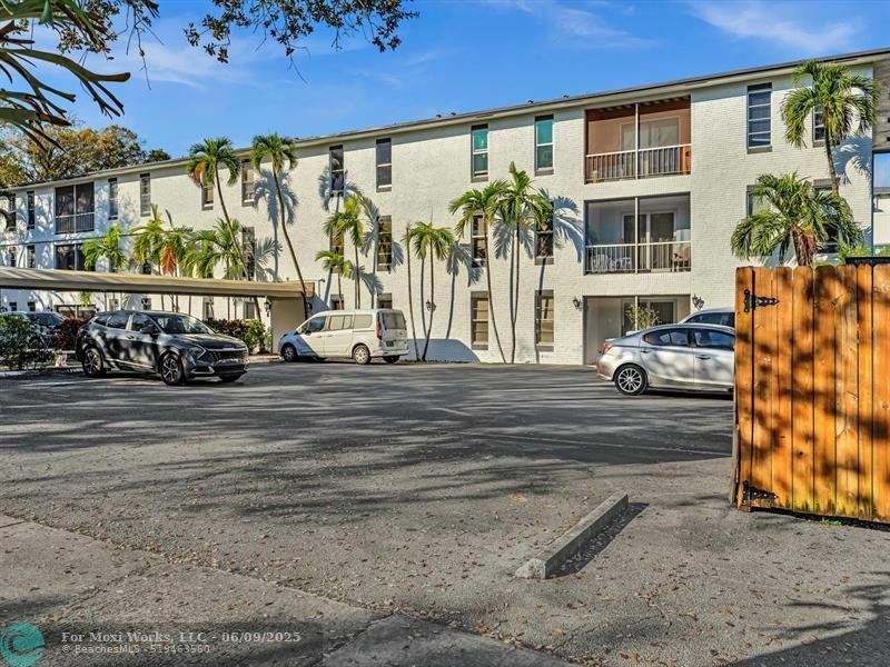 Property Photo: 215 NE 16th Ave 203 FL 33301