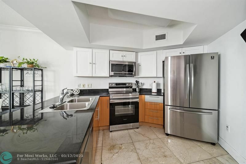 Property Photo: 1750 N Bayshore Dr 4315 FL 33132-3217