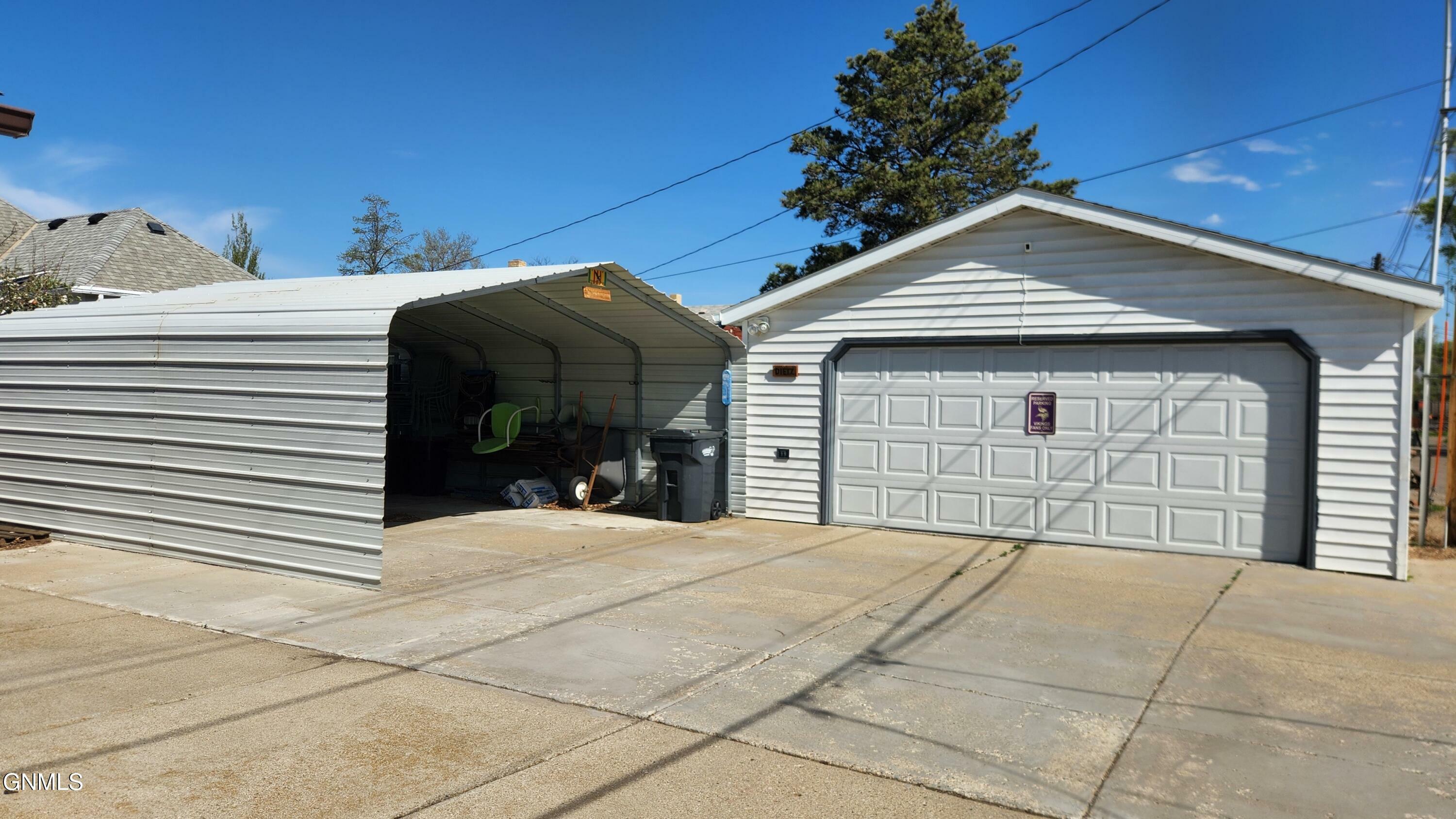Property Photo: 210 9th Avenue SW ND 58554