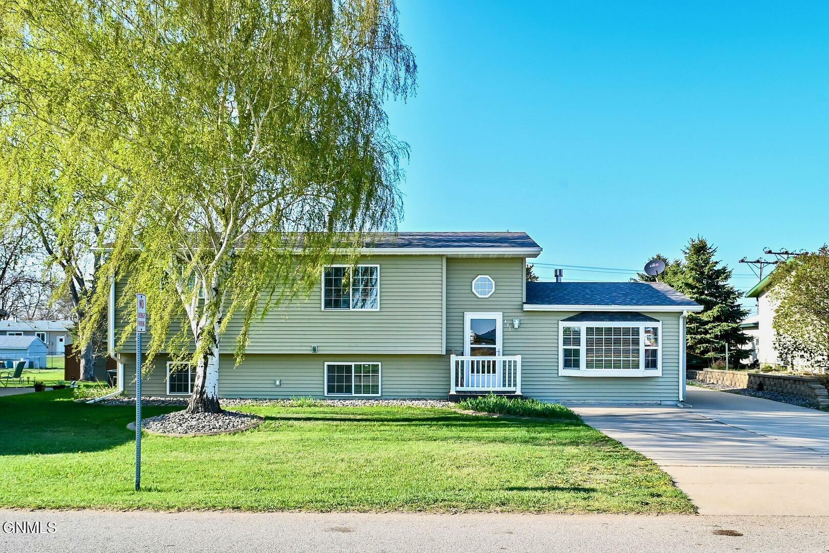 Property Photo: 432 2nd Street NE ND 58785