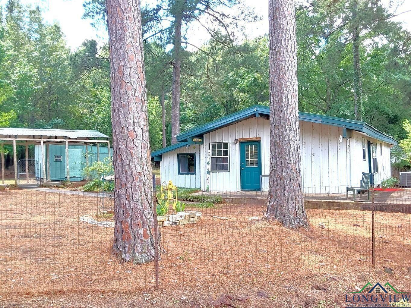 Property Photo: 296 Crestwood TX 75630