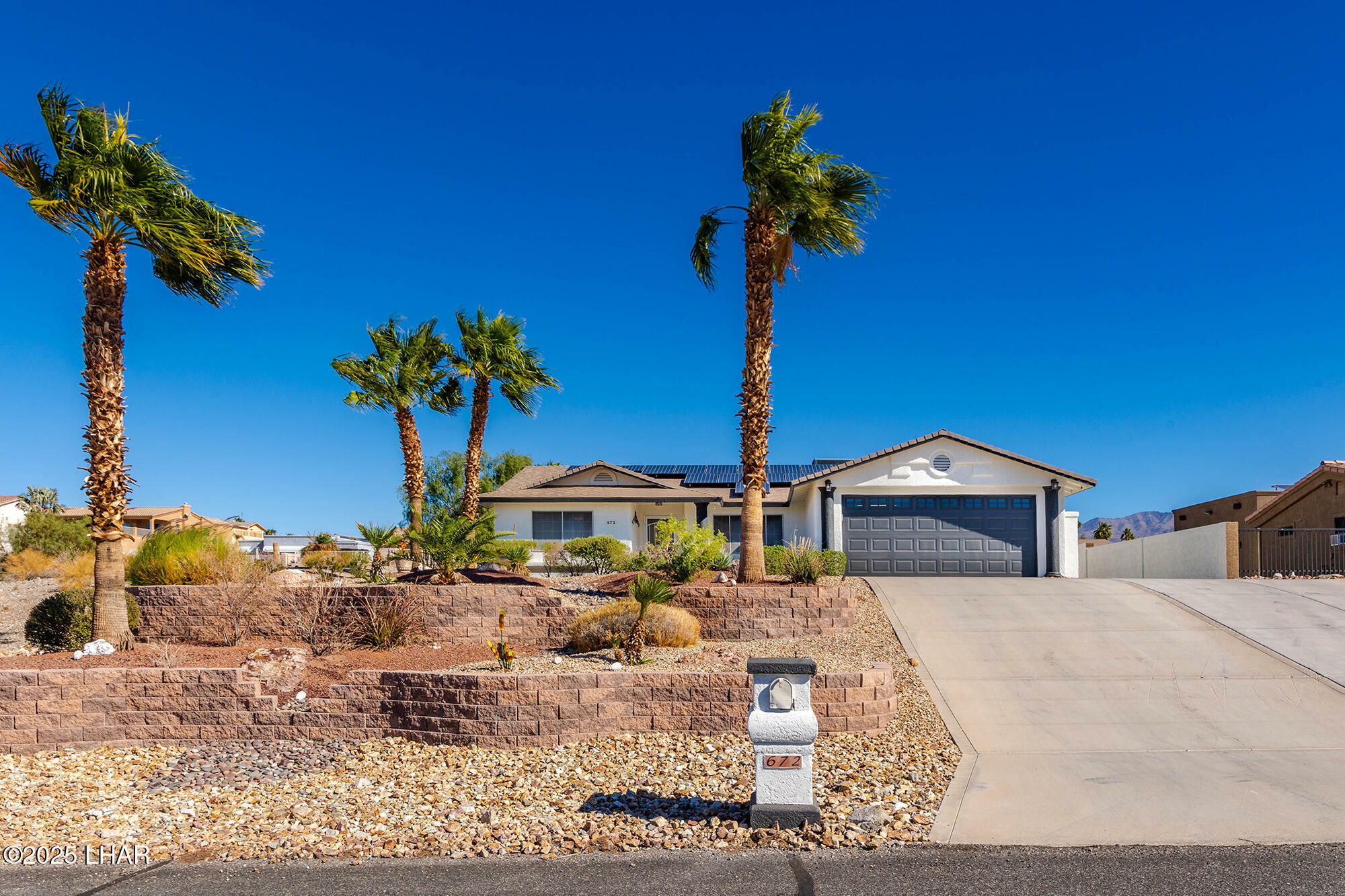 672 Wayside Dr  Lake Havasu City AZ 86403 photo