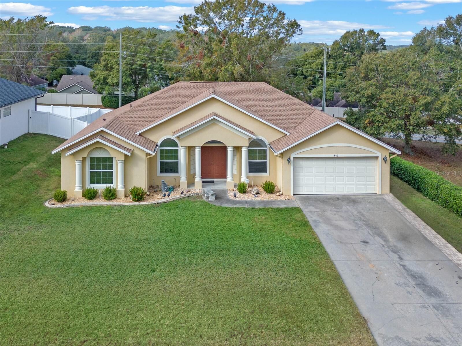 Property Photo: 847 Cumberland Circle FL 34715
