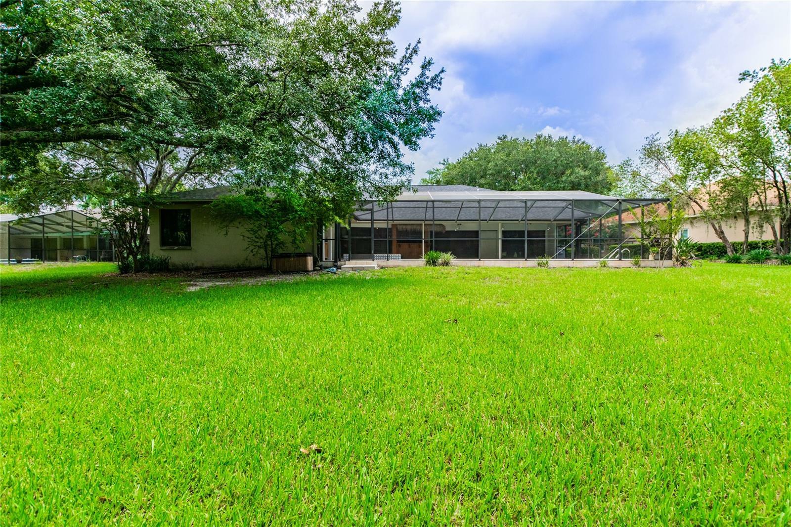 Property Photo: 5313 Burchette Road FL 33647